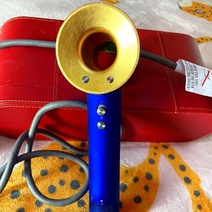 Dyson Supersonic™ hair dryer karat gold